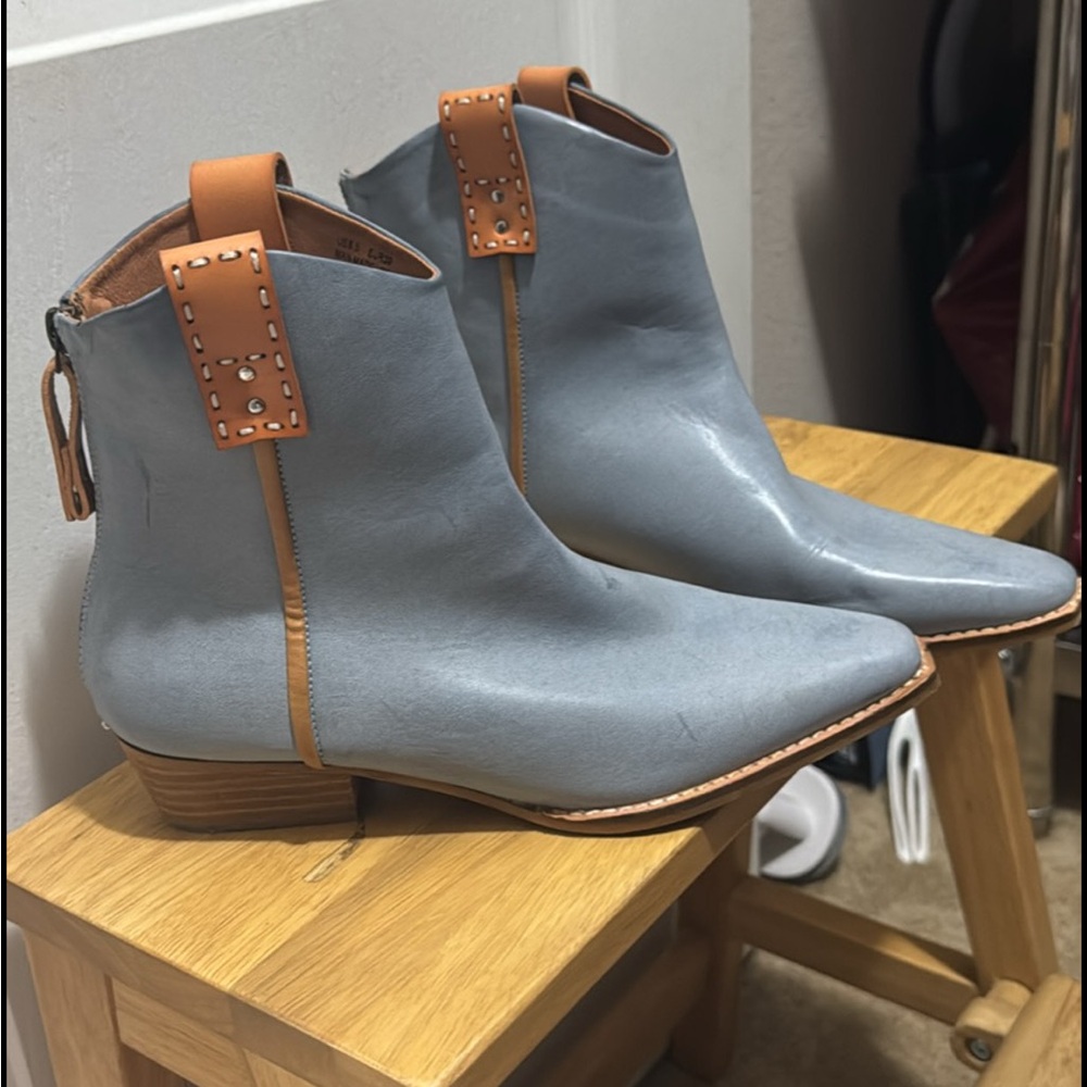 Elegant Gray and Tan Ankle Boots